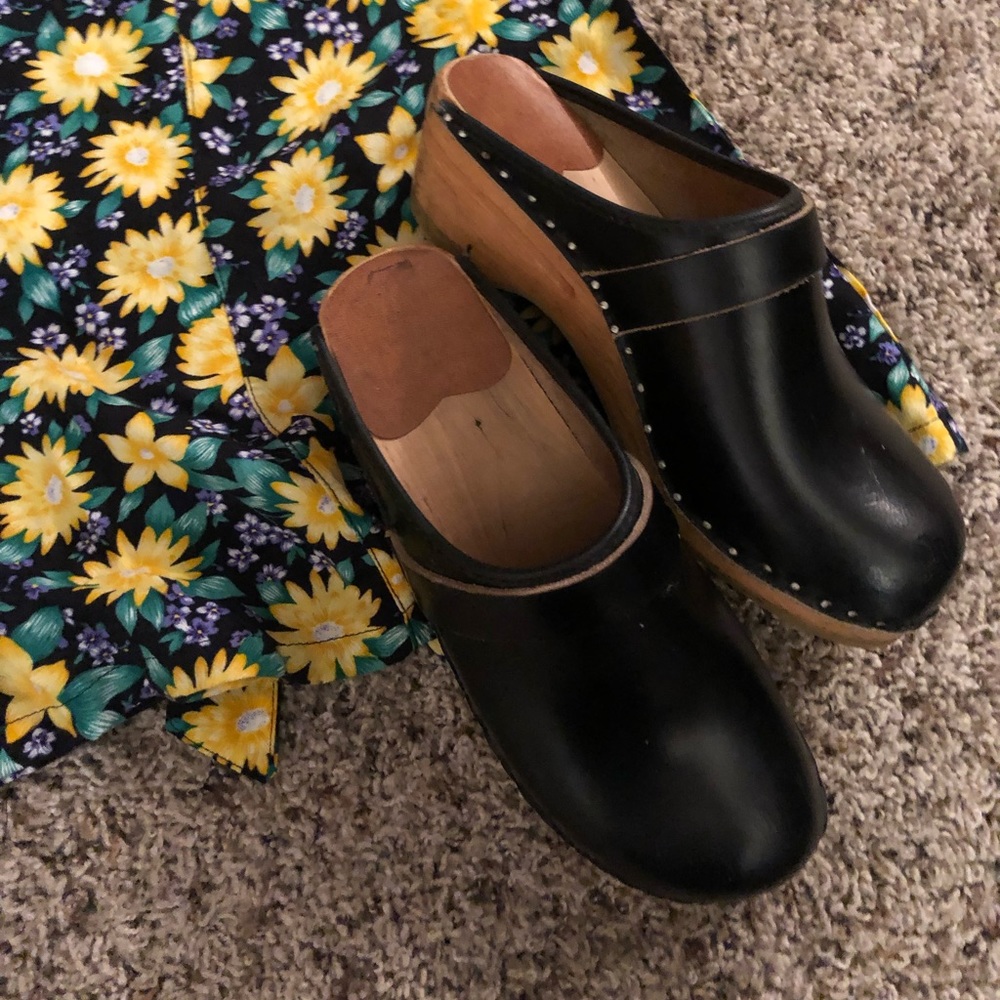Black and wood authentic clogs
